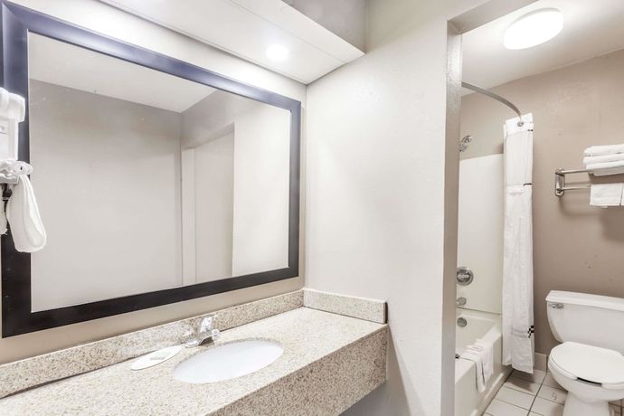 Imagen de la habitación del Hotel Super 8 by Wyndham Murfreesboro. Foto 17