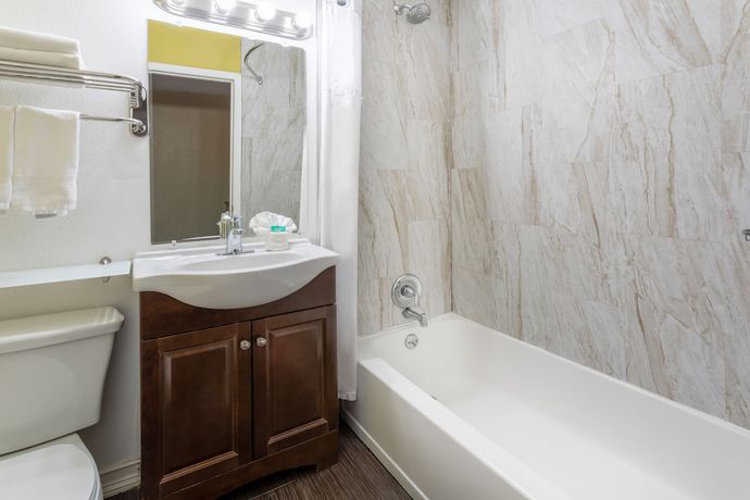 Imagen de la habitación del Hotel Super 8 by Wyndham NAU Downtown Conference Center. Foto 2