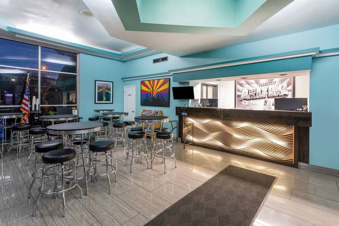 Imagen de los interiores del Hotel Super 8 by Wyndham NAU Downtown Conference Center. Foto 16