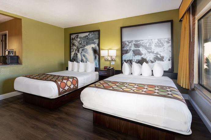 Imagen de la habitación del Hotel Super 8 by Wyndham NAU Downtown Conference Center. Foto 12