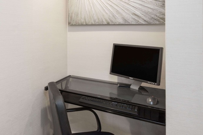 Imagen de los interiores del Hotel Super 8 by Wyndham Nashville Downtown. Foto 15