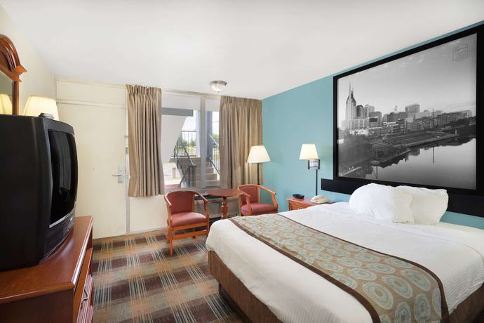 Imagen de la habitación del Hotel Super 8 by Wyndham Nashville Downtown. Foto 7