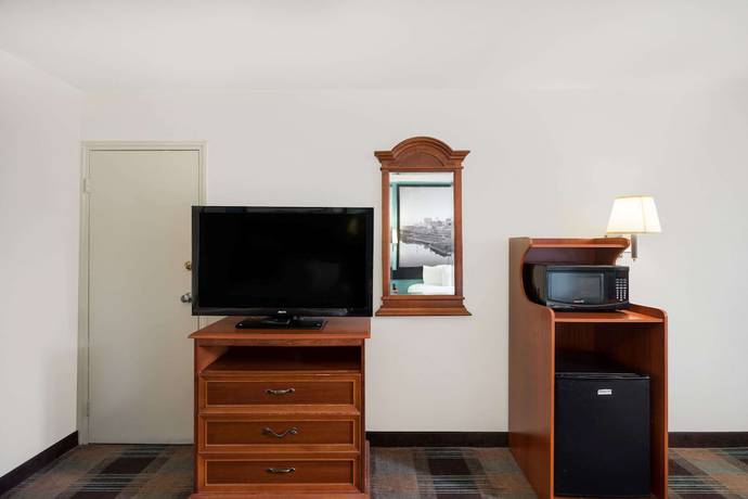 Imagen de la habitación del Hotel Super 8 by Wyndham Nashville Downtown. Foto 8