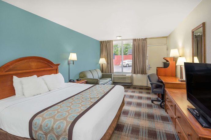 Imagen de la habitación del Hotel Super 8 by Wyndham Nashville Downtown. Foto 11