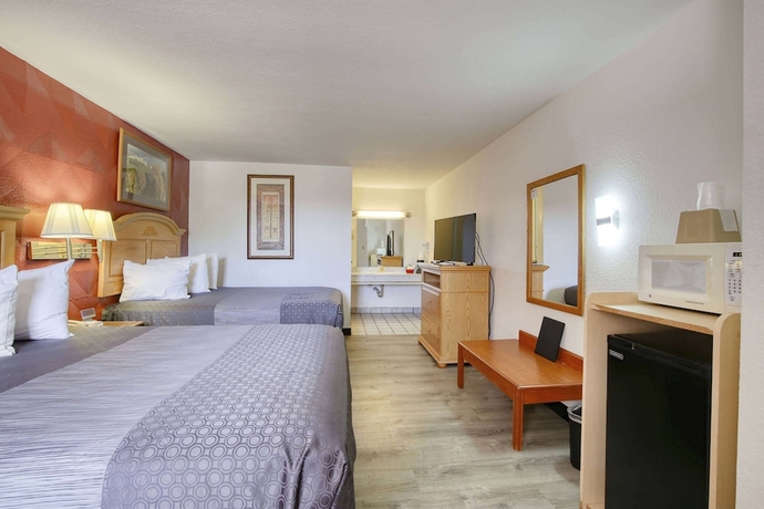 Imagen de la habitación del Hotel Super 8 by Wyndham Newcastle. Foto 2