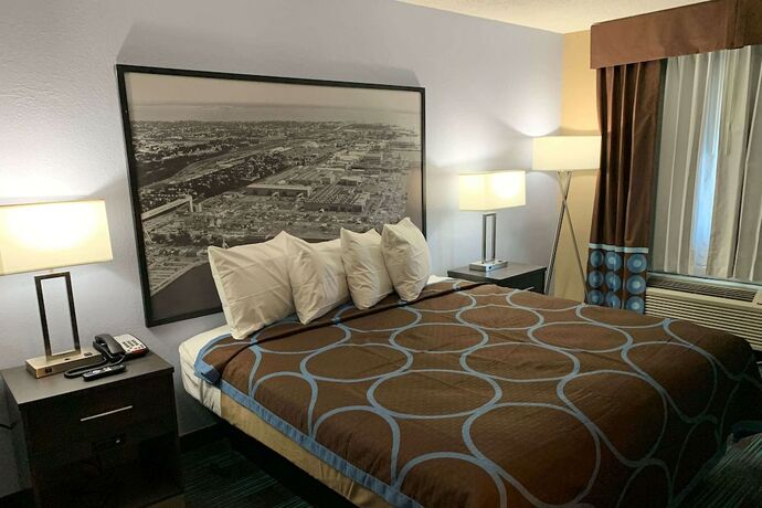 Imagen de la habitación del Hotel Super 8 by Wyndham Newport News. Foto 9