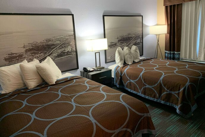 Imagen de la habitación del Hotel Super 8 by Wyndham Newport News. Foto 10