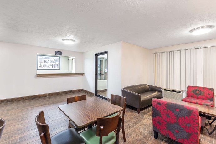 Imagen de los interiores del Hotel Super 8 by Wyndham North Sioux City. Foto 14