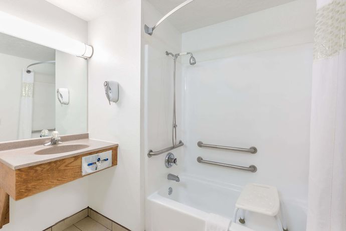 Imagen de la habitación del Hotel Super 8 by Wyndham North Sioux City. Foto 8