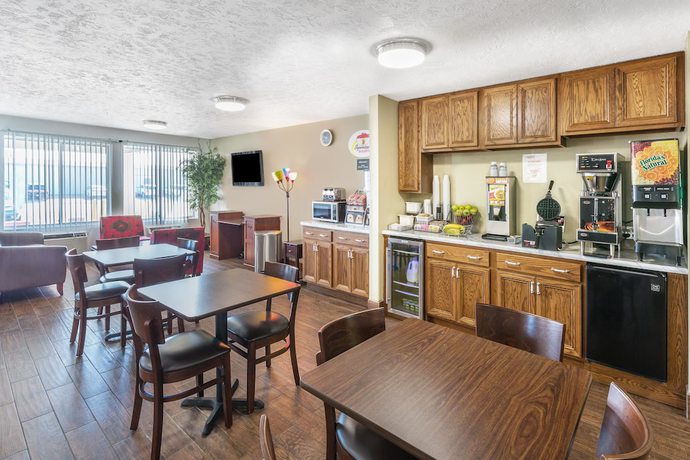 Imagen de los interiores del Hotel Super 8 by Wyndham North Sioux City. Foto 15