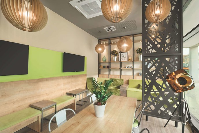 Imagen de los interiores del Hotel Super 8 by Wyndham Oberhausen. Foto 17