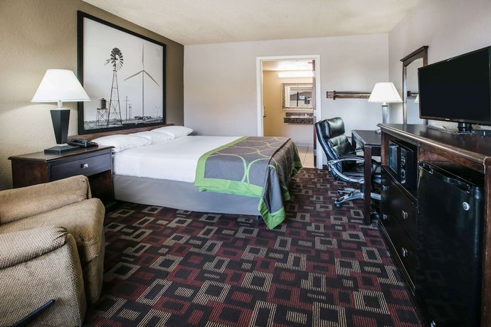 Imagen de la habitación del Hotel Super 8 by Wyndham Oklahoma Airport Fairgrounds West. Foto 4