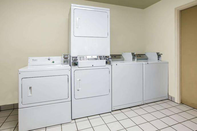 Imagen de los interiores del Hotel Super 8 by Wyndham Oklahoma Airport Fairgrounds West. Foto 16