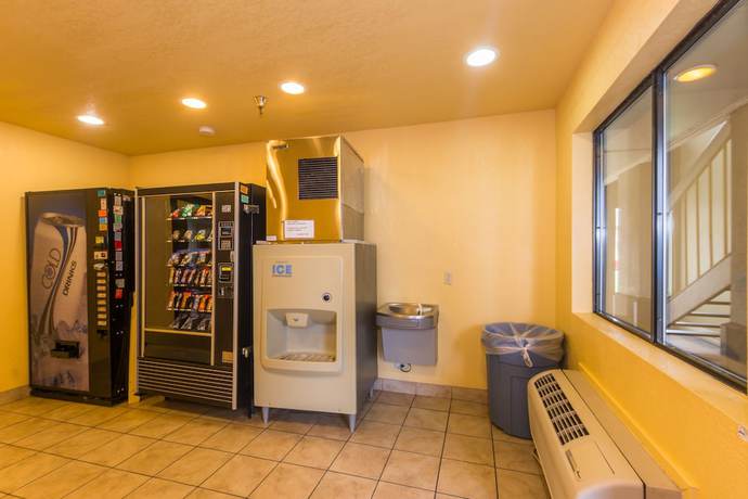 Imagen de los interiores del Hotel Super 8 by Wyndham Oklahoma Airport Fairgrounds West. Foto 17