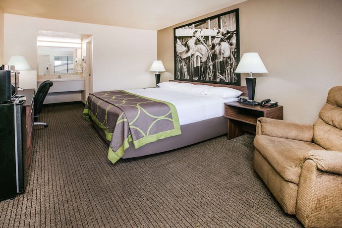 Imagen de la habitación del Hotel Super 8 by Wyndham Oklahoma Airport Fairgrounds West. Foto 9