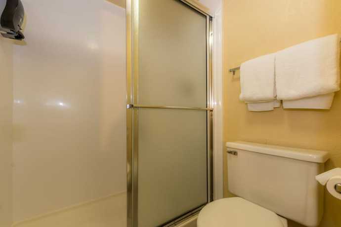 Imagen de la habitación del Hotel Super 8 by Wyndham Oklahoma Airport Fairgrounds West. Foto 10