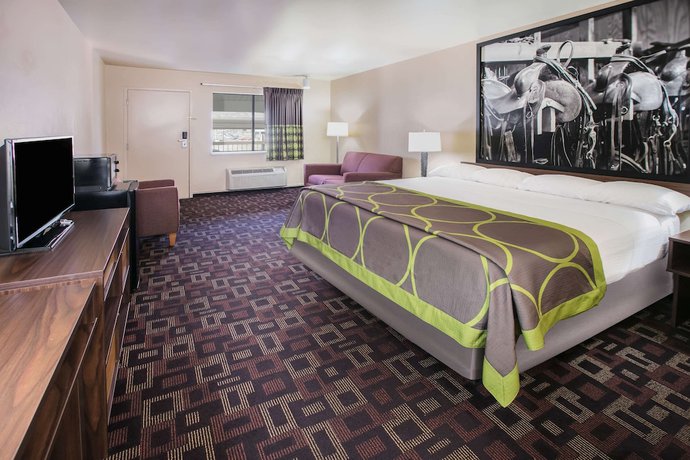 Imagen de la habitación del Hotel Super 8 by Wyndham Oklahoma Airport Fairgrounds West. Foto 13