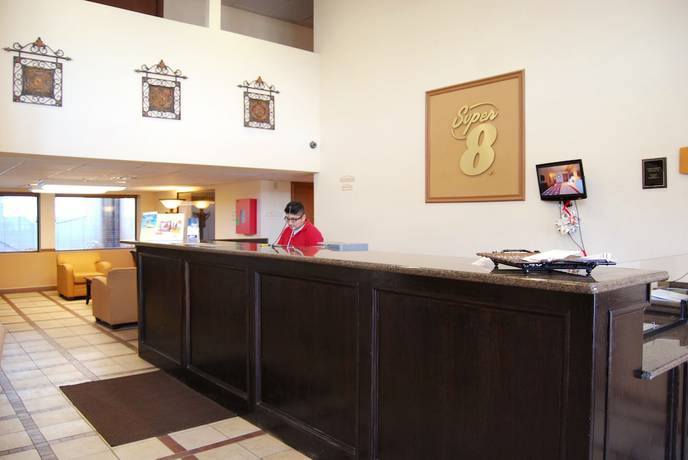 Imagen de los interiores del Hotel Super 8 by Wyndham Oklahoma City. Foto 16