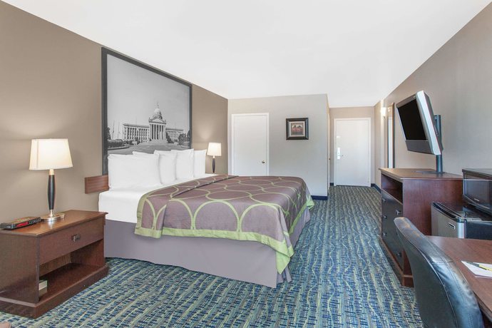 Imagen de la habitación del Hotel Super 8 by Wyndham Oklahoma City. Foto 7