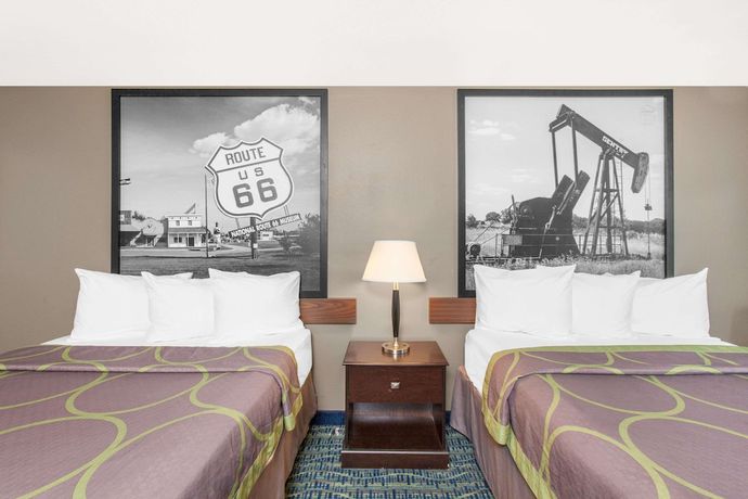 Imagen de la habitación del Hotel Super 8 by Wyndham Oklahoma City. Foto 8