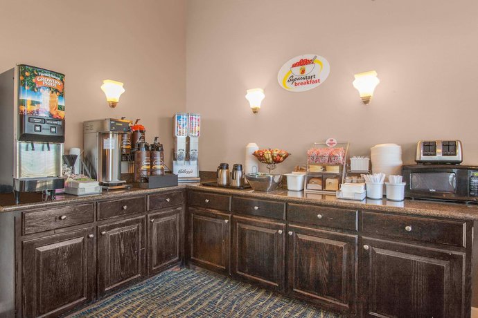 Imagen del bar/restaurante del Hotel Super 8 by Wyndham Oklahoma City. Foto 6