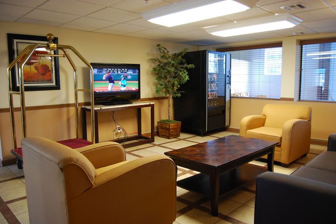 Imagen de los interiores del Hotel Super 8 by Wyndham Oklahoma City. Foto 17