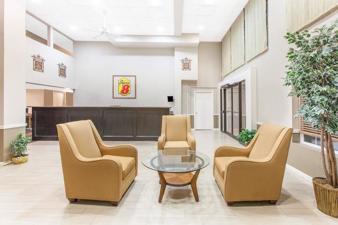 Imagen de los interiores del Hotel Super 8 by Wyndham Oklahoma City. Foto 18