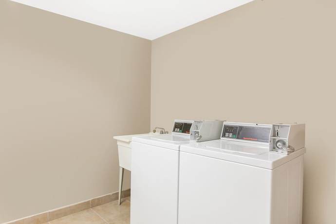 Imagen de los interiores del Hotel Super 8 by Wyndham Oklahoma City. Foto 19