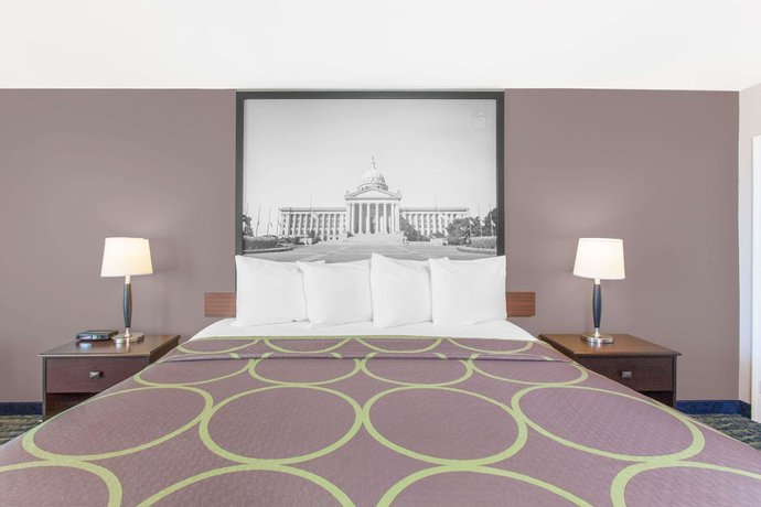 Imagen de la habitación del Hotel Super 8 by Wyndham Oklahoma City. Foto 12
