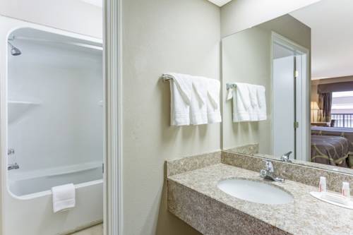 Imagen de la habitación del Hotel Super 8 by Wyndham, Orangeburg. Foto 10