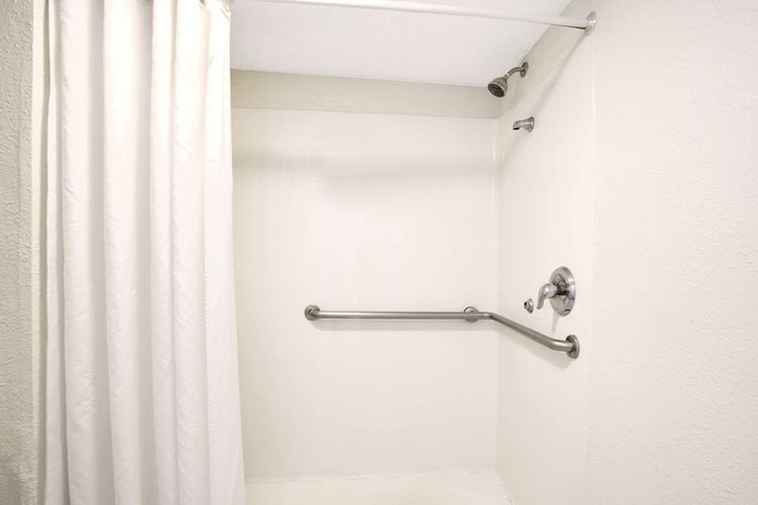 Imagen de la habitación del Hotel Super 8 by Wyndham Orlando International Drive. Foto 15