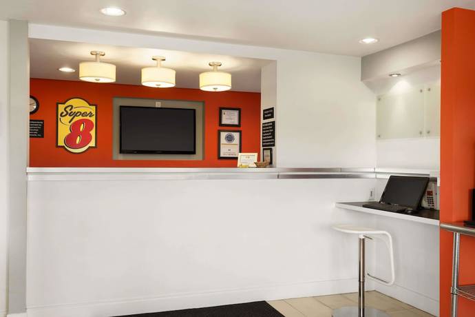 Imagen de los interiores del Hotel Super 8 by Wyndham Ormond Beach. Foto 16