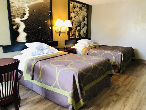 Imagen de la habitación del Hotel Super 8 by Wyndham Ormond Beach. Foto 5