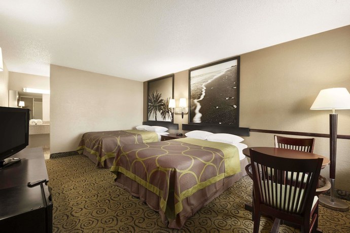 Imagen de la habitación del Hotel Super 8 by Wyndham Ormond Beach. Foto 7