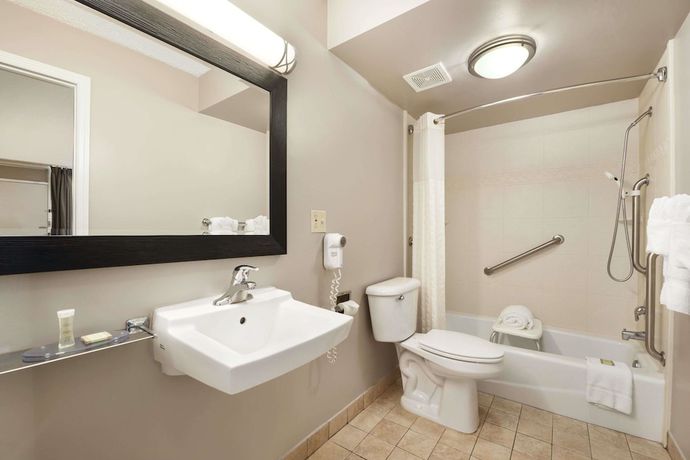 Imagen de la habitación del Hotel Super 8 by Wyndham Ormond Beach. Foto 10