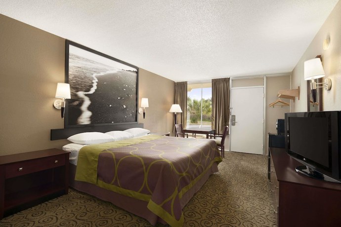 Imagen de la habitación del Hotel Super 8 by Wyndham Ormond Beach. Foto 12