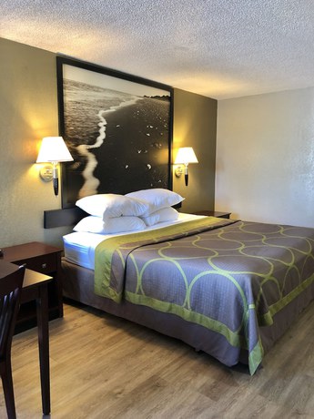 Imagen de la habitación del Hotel Super 8 by Wyndham Ormond Beach. Foto 13
