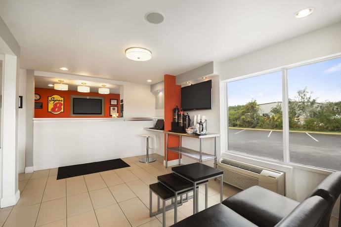 Imagen de los interiores del Hotel Super 8 by Wyndham Ormond Beach. Foto 18