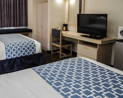 Imagen de la habitación del Hotel Super 8 by Wyndham Pensacola. Foto 10