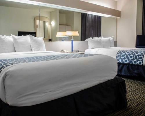 Imagen de la habitación del Hotel Super 8 by Wyndham Pensacola. Foto 11