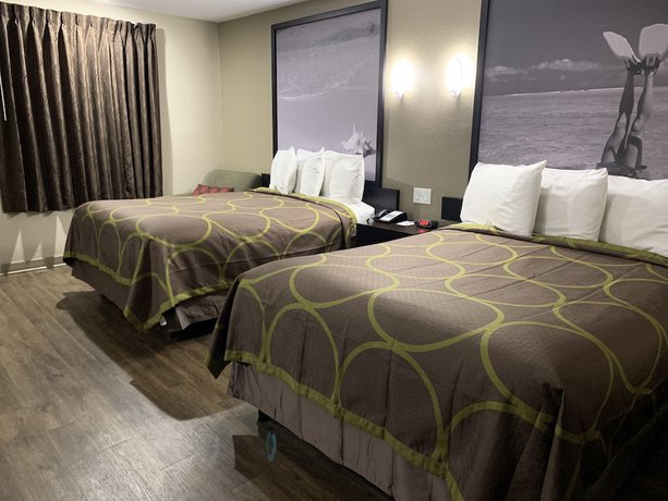 Imagen de la habitación del Hotel Super 8 by Wyndham Pensacola NAS Area. Foto 6