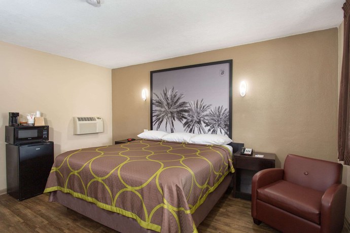 Imagen de la habitación del Hotel Super 8 by Wyndham Pensacola NAS Area. Foto 9