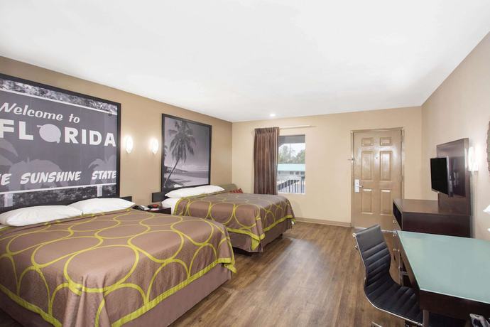 Imagen de la habitación del Hotel Super 8 by Wyndham Pensacola NAS Area. Foto 10