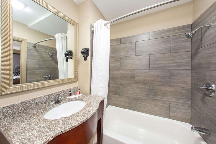 Imagen de la habitación del Hotel Super 8 by Wyndham Pensacola NAS Area. Foto 11