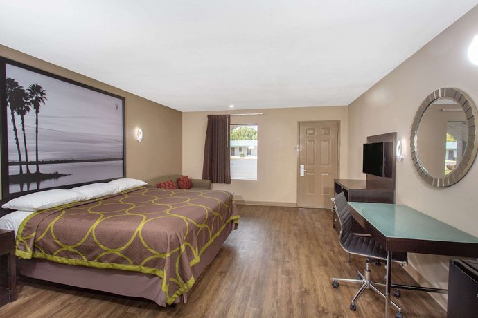 Imagen de la habitación del Hotel Super 8 by Wyndham Pensacola NAS Area. Foto 12