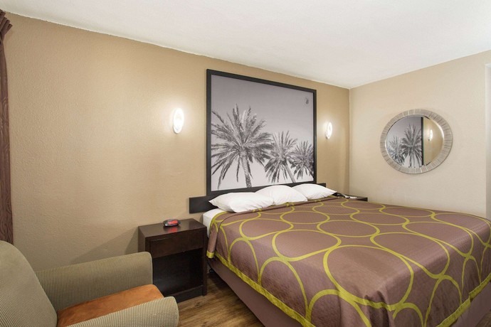 Imagen de la habitación del Hotel Super 8 by Wyndham Pensacola NAS Area. Foto 14