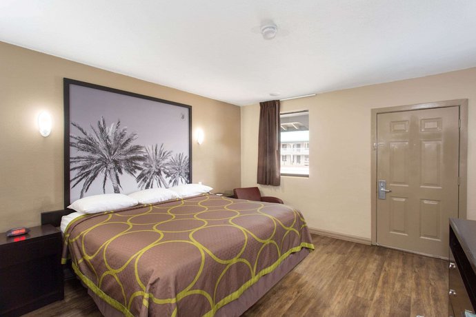 Imagen de la habitación del Hotel Super 8 by Wyndham Pensacola NAS Area. Foto 16