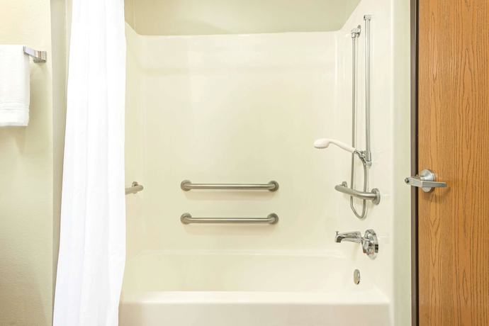 Imagen de la habitación del Hotel Super 8 by Wyndham Pevely. Foto 3