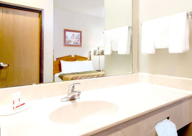 Imagen de la habitación del Hotel Super 8 by Wyndham Pevely. Foto 4