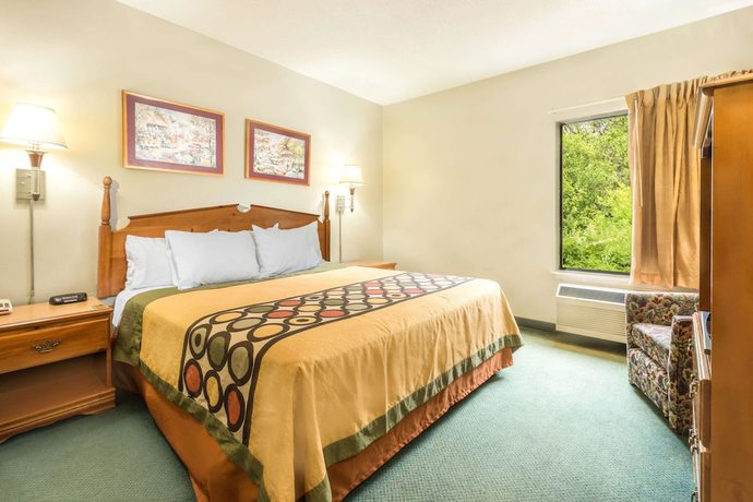 Imagen de la habitación del Hotel Super 8 by Wyndham Pevely. Foto 6